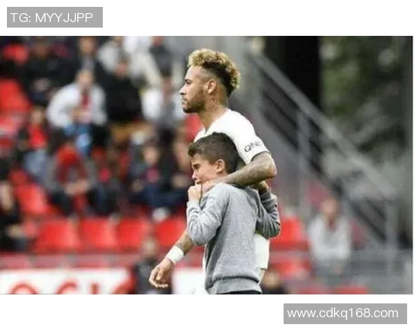 足球明星如何用心宠爱粉丝的温暖瞬间与感人故事